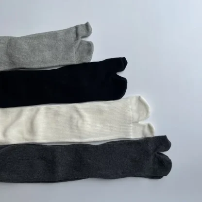 Solid Color Split Toe Socks - Image 7