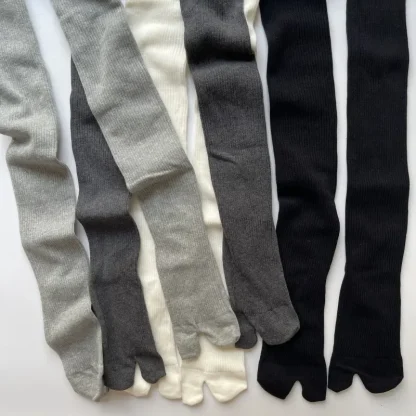 Solid Color Split Toe Socks - Image 5