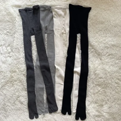 Solid Color Split Toe Socks - Image 4