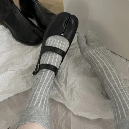 Split Solid Mid Calf Toe Socks - Image 4