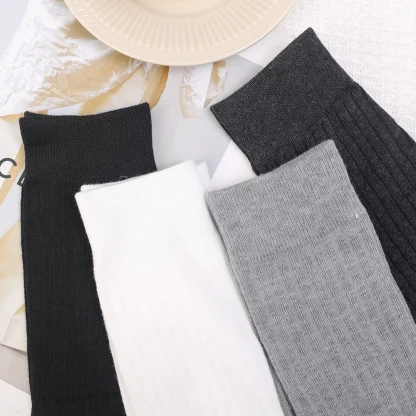 Simple Striped Split Toe Socks - Image 7