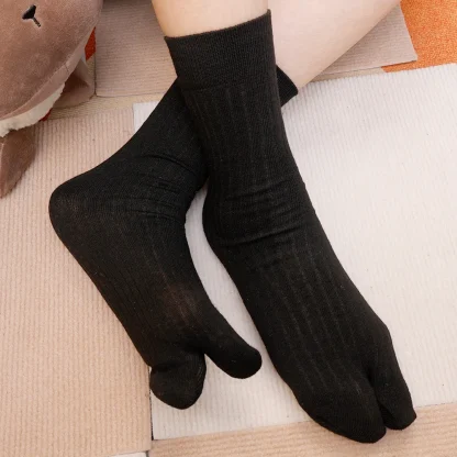 Simple Striped Split Toe Socks - Image 5