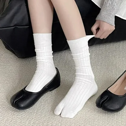 Simple Striped Split Toe Socks - Image 2