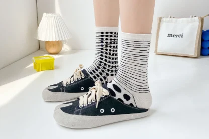 Polka Dot Split Toe Socks - Image 6
