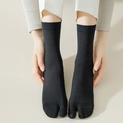 Comfy Plain Color Split Toe Socks - Image 3